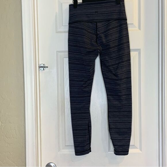 Lululemon High Times Luxtreme 25” Leggings Black and Gray Striped Size 4 - Picture 7 of 7
